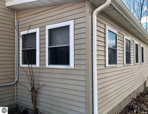 210 Maple, Sterling, MI 48659 photo 9