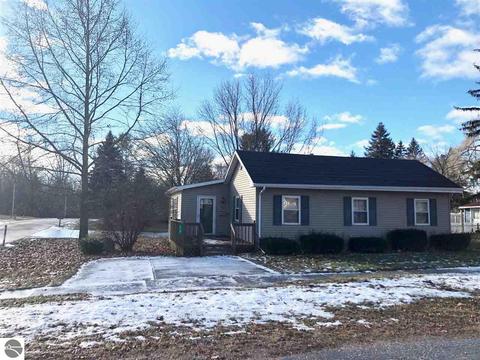 210 Maple, Sterling, MI 48659 photo 1