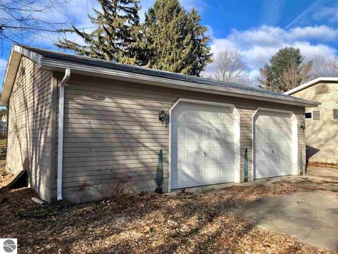 210 Maple, Sterling, MI 48659 photo 3