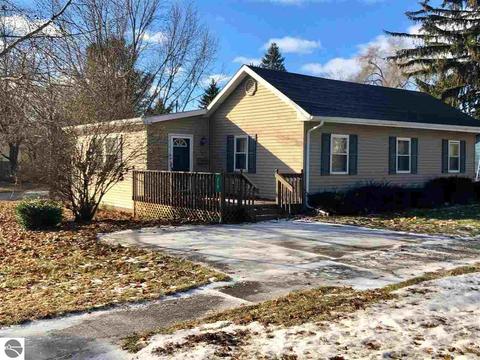 210 Maple, Sterling, MI 48659 photo 2