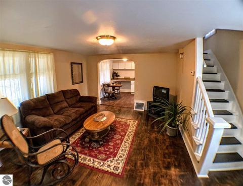 309 E Locust St, Mount Pleasant, MI 48858 photo 3