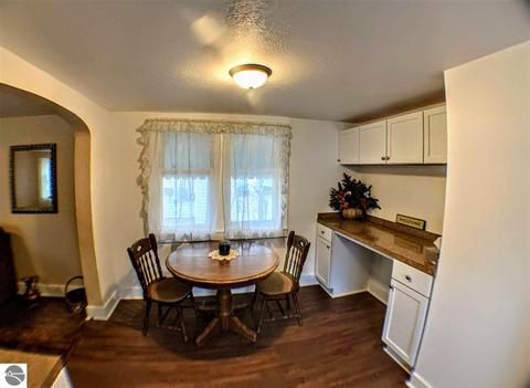 309 E Locust St, Mount Pleasant, MI 48858 photo 9