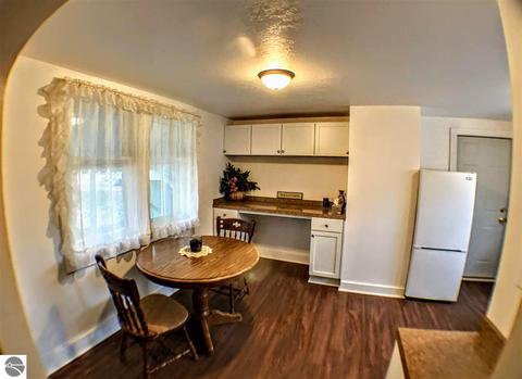 309 E Locust St, Mount Pleasant, MI 48858 photo 8
