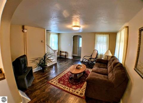 309 E Locust St, Mount Pleasant, MI 48858 photo 2