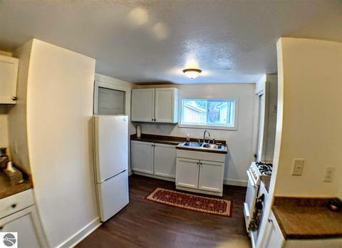 309 E Locust St, Mount Pleasant, MI 48858 photo 6