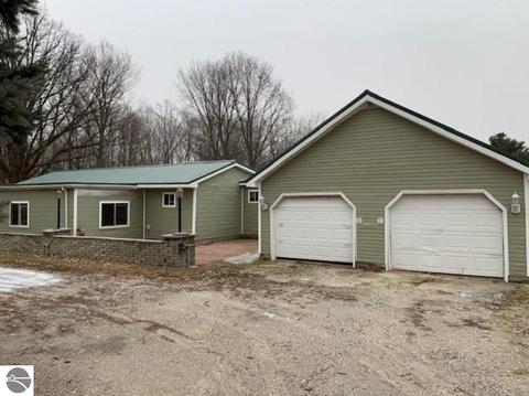 10387 W Buchanan Rd, Sumner, MI 48889 photo 1