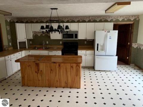 10387 W Buchanan Rd, Sumner, MI 48889 photo 5