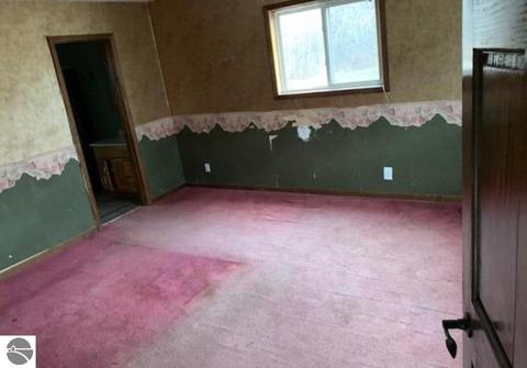 10387 W Buchanan Rd, Sumner, MI 48889 photo 9