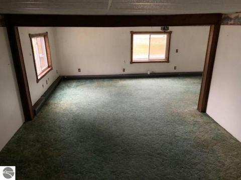10387 W Buchanan Rd, Sumner, MI 48889 photo 3