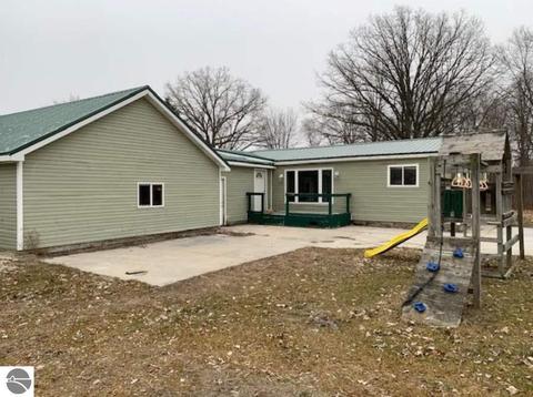 10387 W Buchanan Rd, Sumner, MI 48889 photo 2