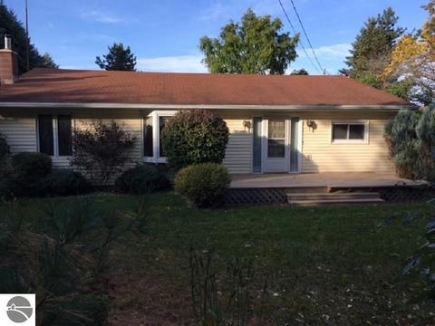4889 E Valley Rd, Mount Pleasant, MI 48858 photo 1