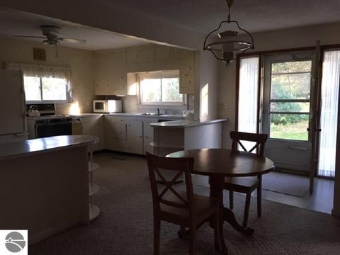 4889 E Valley Rd, Mount Pleasant, MI 48858 photo 2