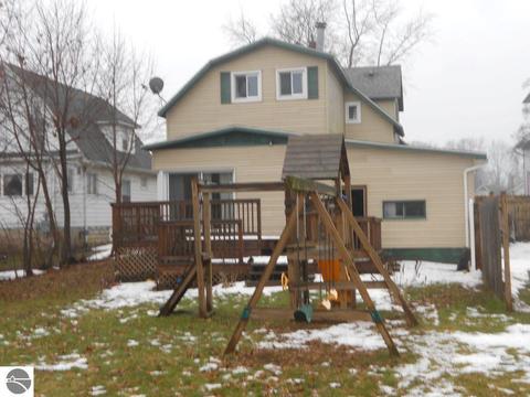 520 Pine Ave, Alma, MI 48801 photo 2