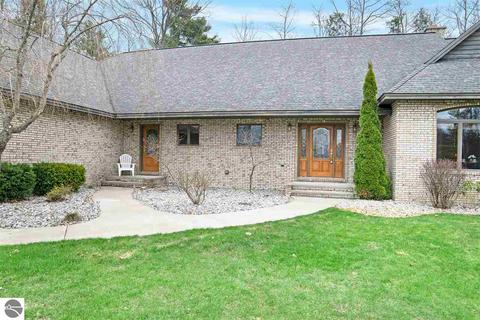 6747 E Harbor Dr, Elk Rapids, MI 49629 photo 2