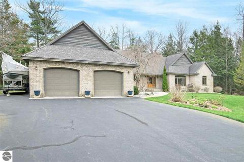 6747 E Harbor Dr, Elk Rapids, MI 49629 photo 3