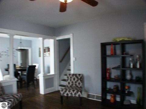 609 E Center St, Ithaca, MI 48847 photo 2