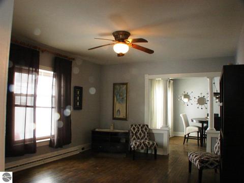 609 E Center St, Ithaca, MI 48847 photo 3