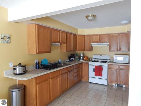 9264 E 18 Rd, Manton, MI 49663 photo 4