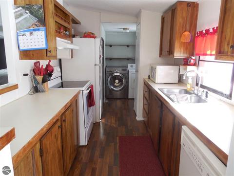 8644 E Baseline Rd, Mount Pleasant, MI 48858 photo 2