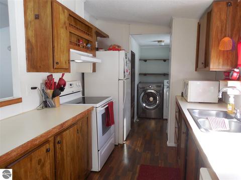 8644 E Baseline Rd, Mount Pleasant, MI 48858 photo 3