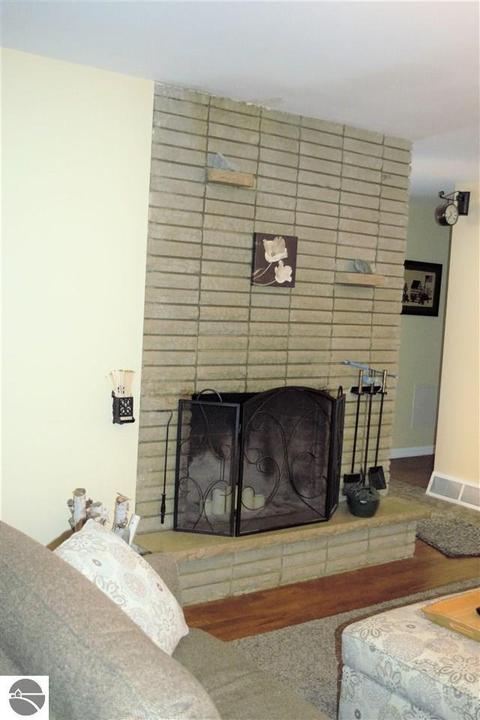 320 Devon Dr, Saint Louis, MI 48880 photo 9