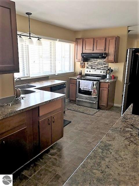 320 Devon Dr, Saint Louis, MI 48880 photo 3