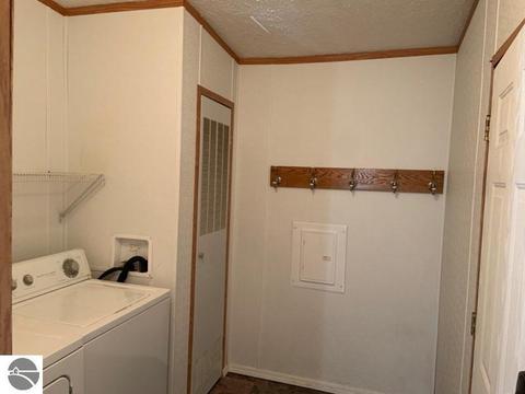9059 E River Rd, Mount Pleasant, MI 48858 photo 9