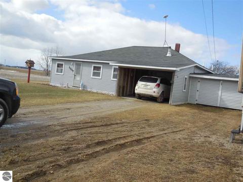 1507 N Mcclelland Rd, Ithaca, MI 48847 photo 2