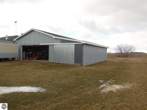 1507 N Mcclelland Rd, Ithaca, MI 48847 photo 4