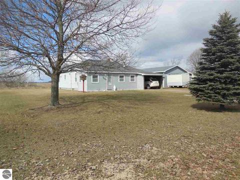 1507 N Mcclelland Rd, Ithaca, MI 48847 photo 1