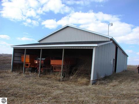 2668 S Begole Rd, Ithaca, MI 48847 photo 3
