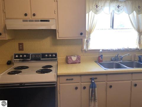 421 Moyer Ave, Alma, MI 48801 photo 11