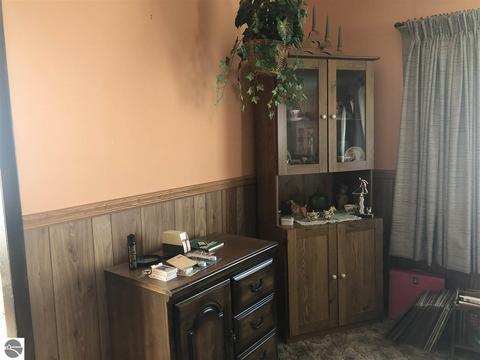 421 Moyer Ave, Alma, MI 48801 photo 4