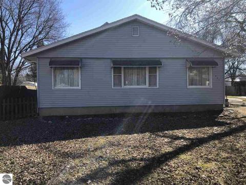 421 Moyer Ave, Alma, MI 48801 photo 2