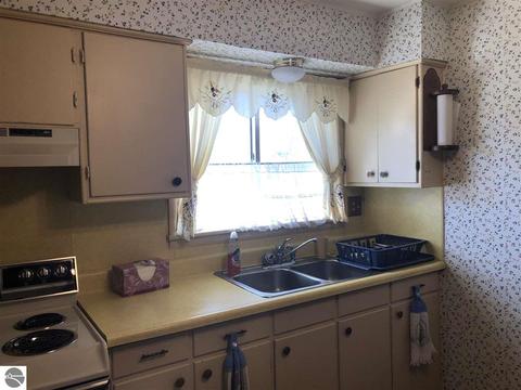 421 Moyer Ave, Alma, MI 48801 photo 10