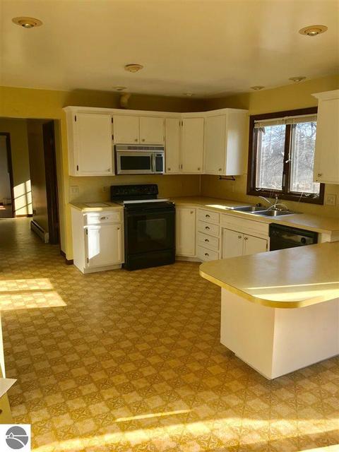1620 Edmonds, Turner, MI 48765 photo 3
