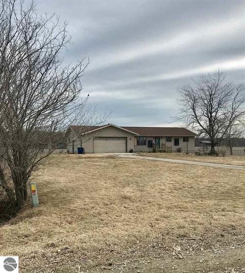 1620 Edmonds, Turner, MI 48765 photo 2