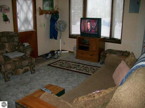 924 Schemp Rd, Lupton, MI 48635 photo 4