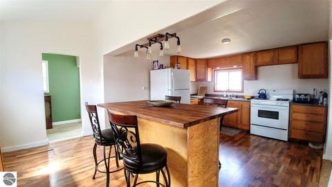 208 Myrtle St, Boon, MI 49618 photo 3