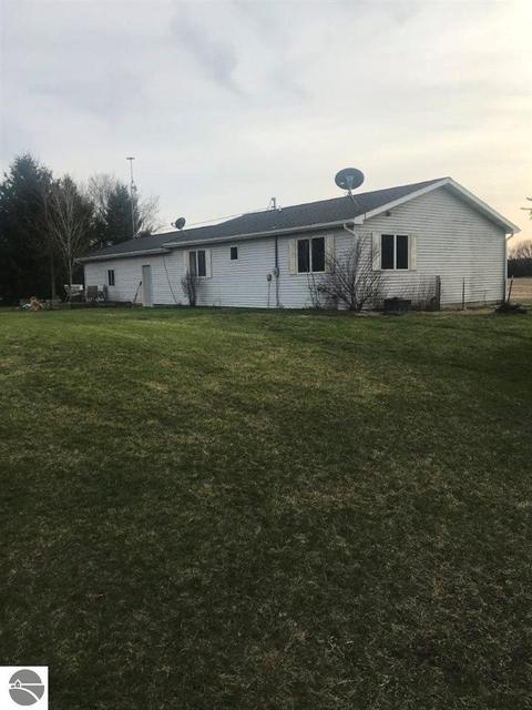 303 S Olson Rd, Sumner, MI 48889 photo 2