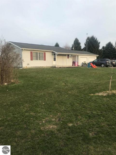 303 S Olson Rd, Sumner, MI 48889 photo 1