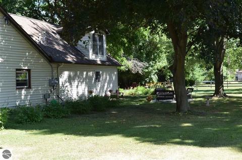 224 E Wright Ave, Shepherd, MI 48883 photo 2