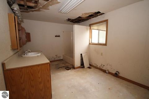 314 E Seventh St, Clare, MI 48617 photo 10