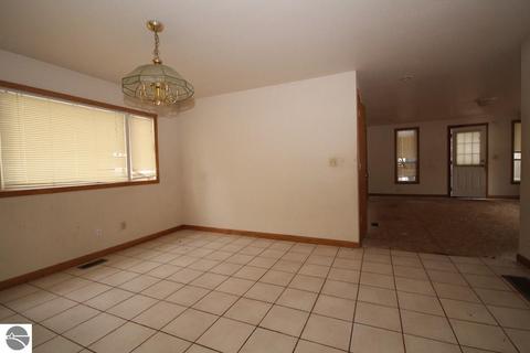 314 E Seventh St, Clare, MI 48617 photo 7