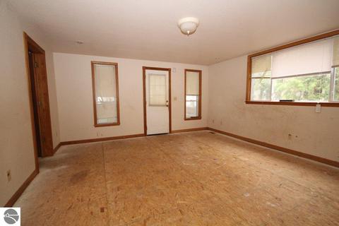 314 E Seventh St, Clare, MI 48617 photo 9