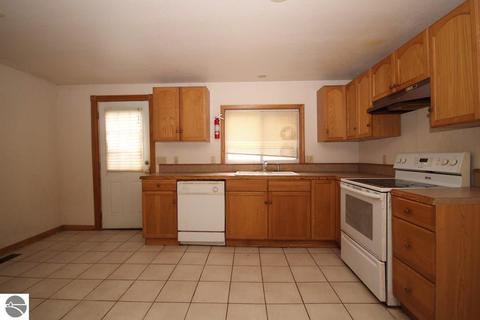 314 E Seventh St, Clare, MI 48617 photo 4