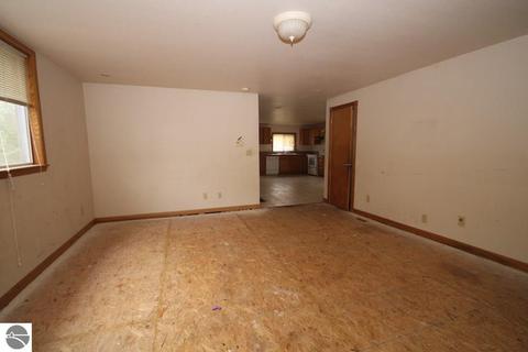 314 E Seventh St, Clare, MI 48617 photo 8