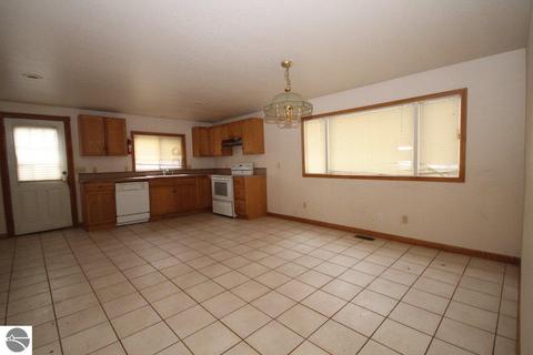 314 E Seventh St, Clare, MI 48617 photo 6