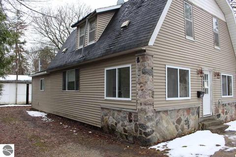 314 E Seventh St, Clare, MI 48617 photo 2