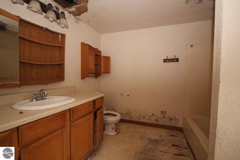 314 E Seventh St, Clare, MI 48617 photo 11